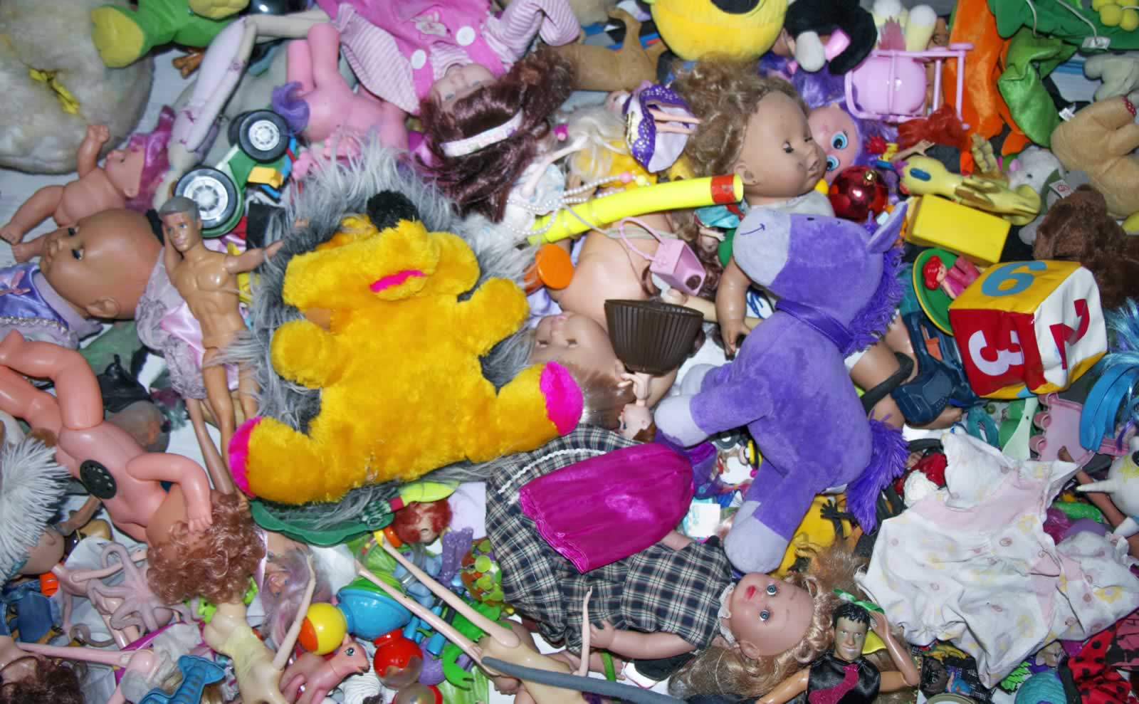Can't Reuse or Easily Recycle Your Toys?:image toy-recycling-sydney-02