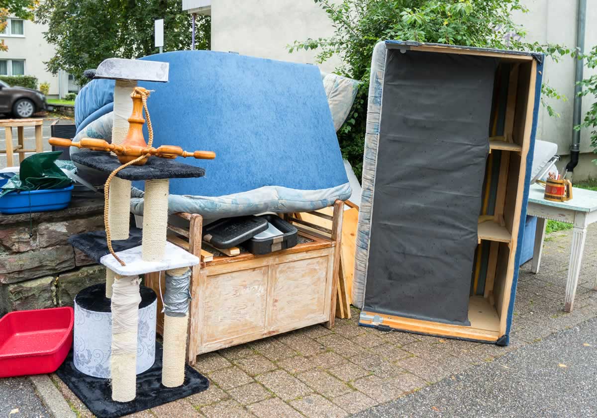 19 helpful tips for cleaning during the holidays that will make tidying up a breeze:image xmas-clean-up-outs-sydney